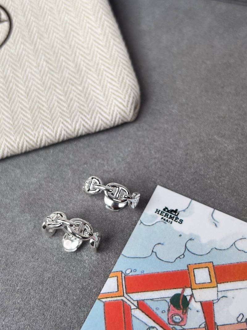 H**me5 earrings